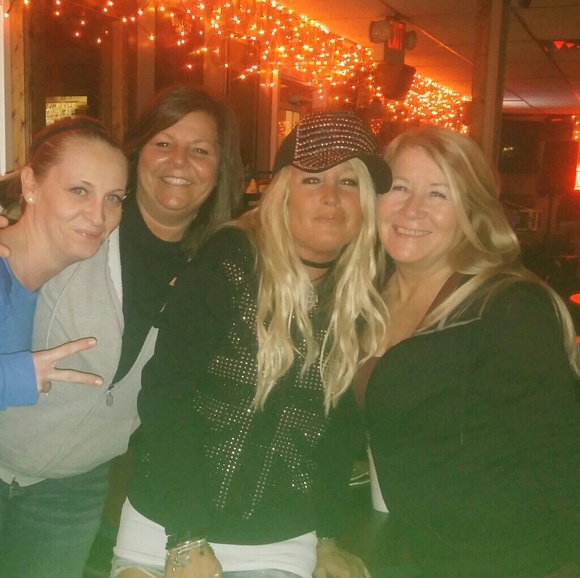 Meet your Posher, Kari - Picture 1 of 1